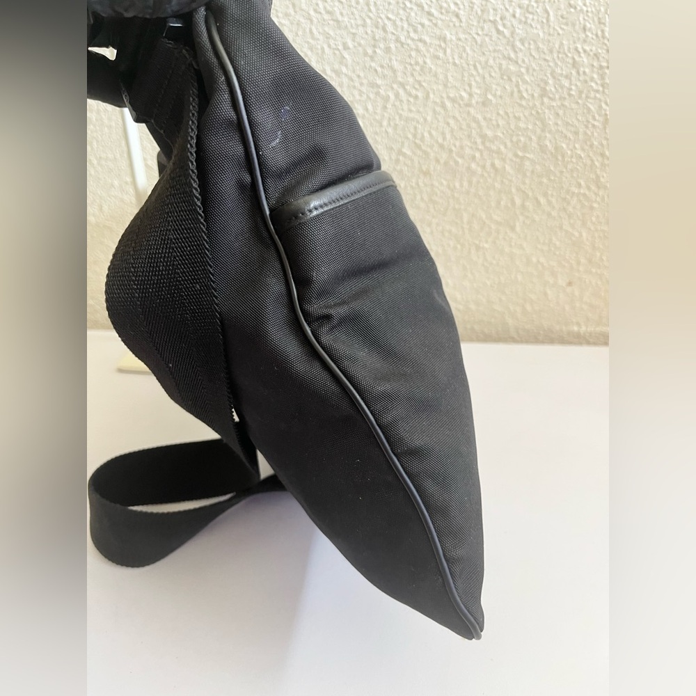 Gucci Black Messenger Bag with Red and Green Stripe - Picture 11 of 13